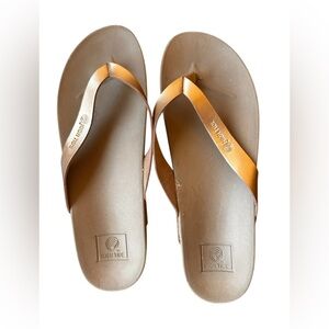 High Tide Ladies Metallic Gold Flip Flops
